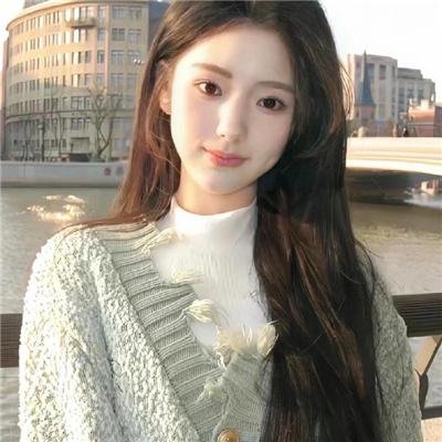 他在窥着你